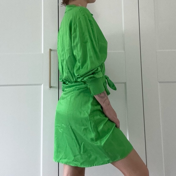 H&M green wrap around dress - Picture 2 of 6